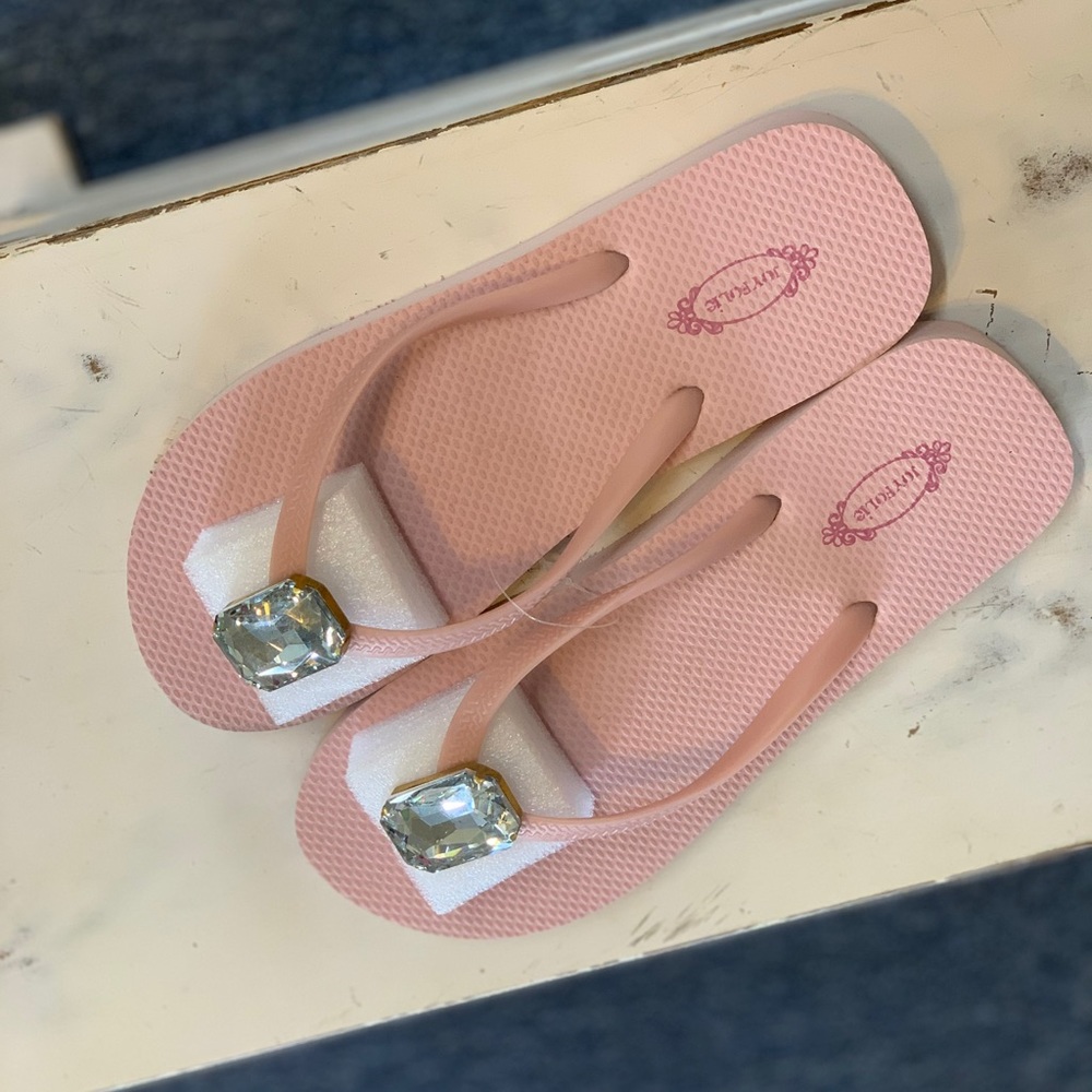 Pink Joy Folie Flip flops. Size 6 brand new.